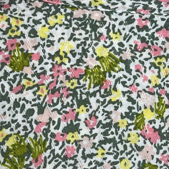 Caslon ditsy floral split neck top size L - Picture 13 of 13